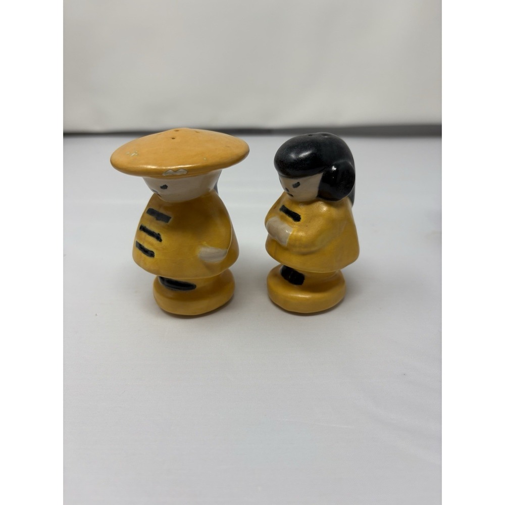 Vintage Asian Couple Salt & Pepper Shakers Yellow Black 1950's Mid Century Retro - Picture 6 of 11